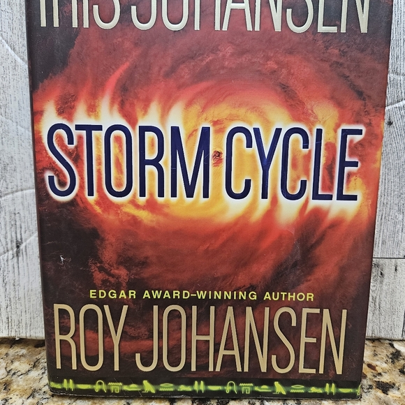 Storm Cycle Hardcover Book Iris Johansen Roy Johansen A Novel 🌙 - Picture 2 of 6